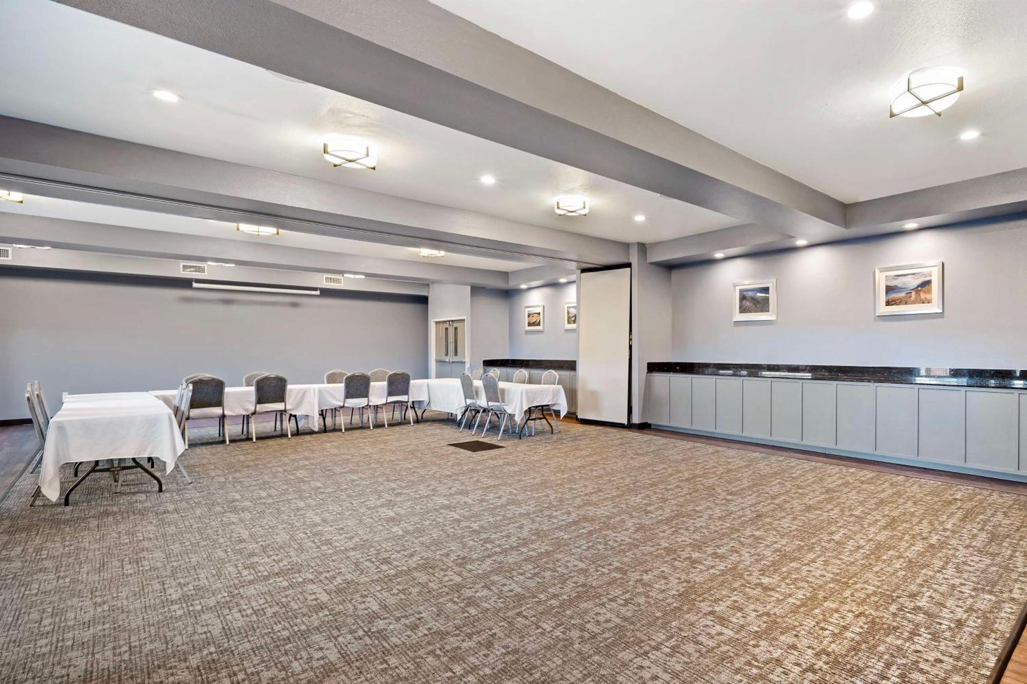 Best Western Crater Lake Highway White City/Medford Exterior photo