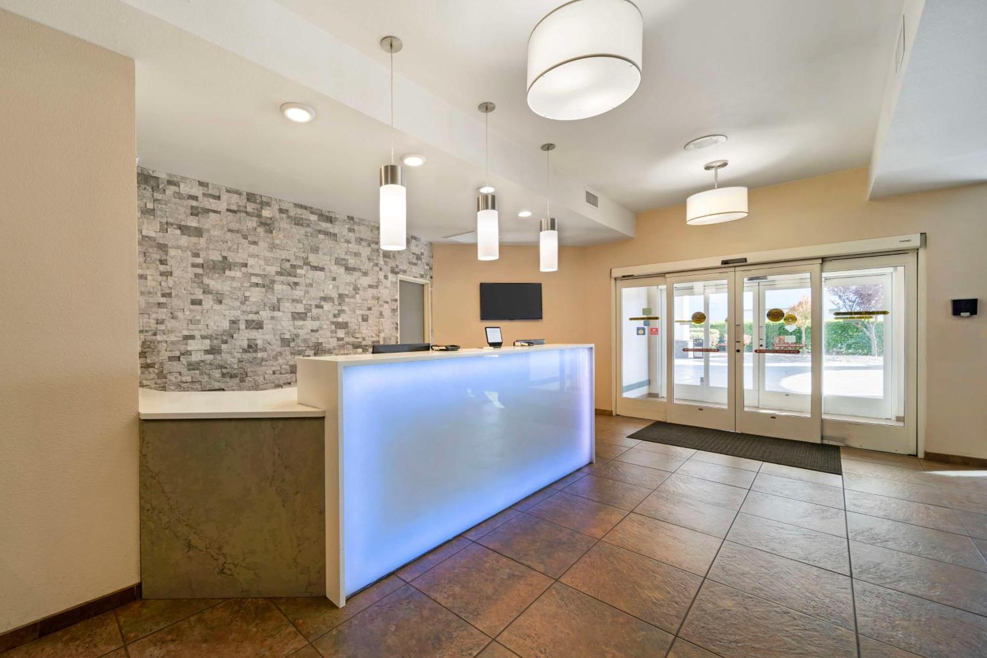 Best Western Crater Lake Highway White City/Medford Exterior photo